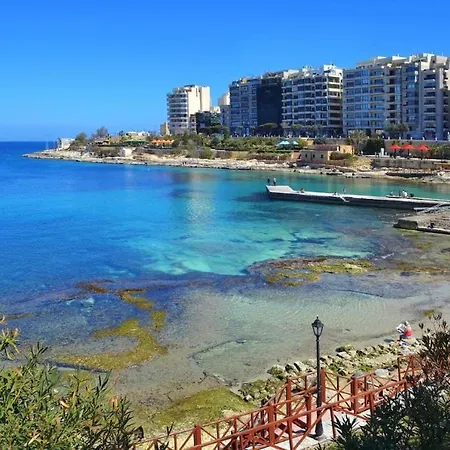 Apartment Designer 5 Star Garden Penthouse Hot Tub Marina Skyline Msida