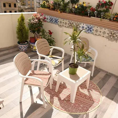 Designer 5 Star Garden Penthouse Hot Tub Marina Skyline Apartment *