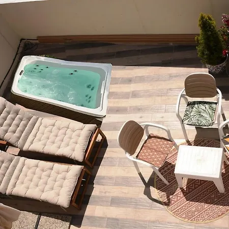 Designer 5 Star Garden Penthouse Hot Tub Marina Skyline Apartment Msida
