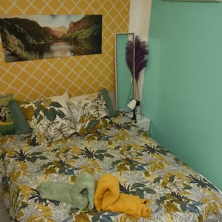 Designer 5 Star Garden Penthouse Hot Tub Marina Skyline Apartment Msida
