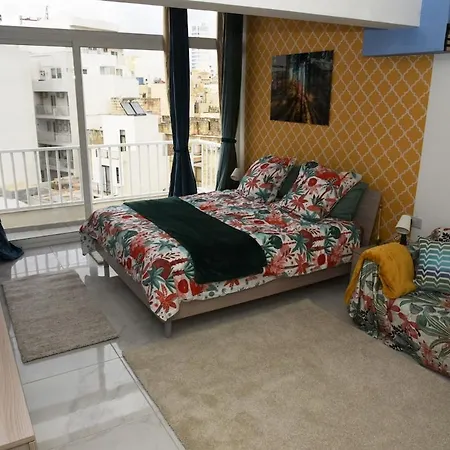 Apartment Designer 5 Star Garden Penthouse Hot Tub Marina Skyline *