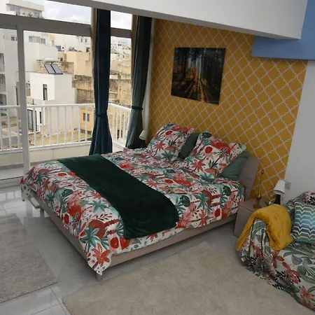 Designer 5 Star Garden Penthouse Hot Tub Marina Skyline * Msida