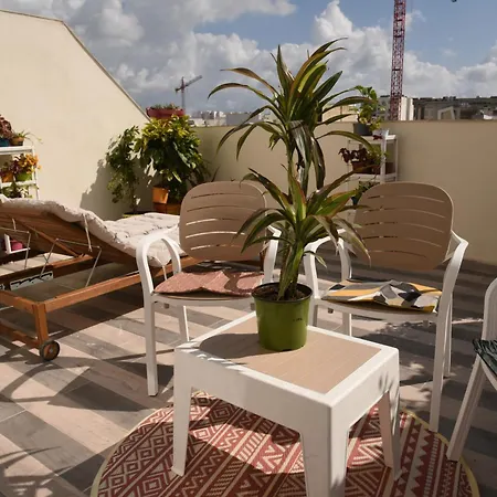 Designer 5 Star Garden Penthouse Hot Tub Marina Skyline *