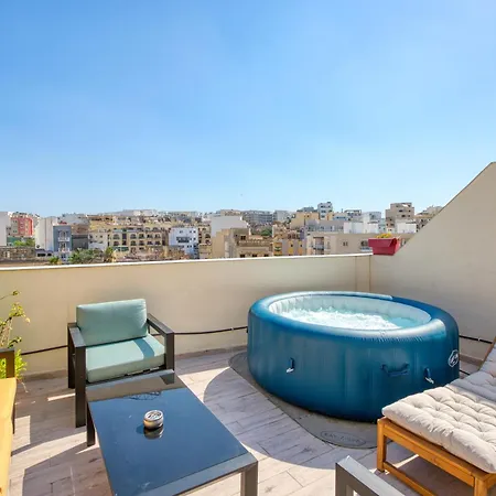 Designer 5 Star Garden Penthouse Hot Tub Marina Skyline Msida