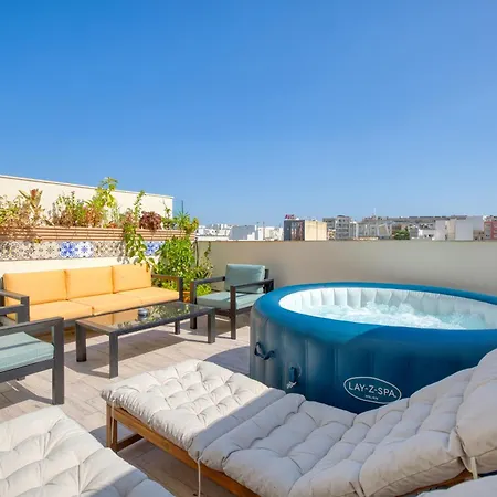 Designer 5 Star Garden Penthouse Hot Tub Marina Skyline * Msida