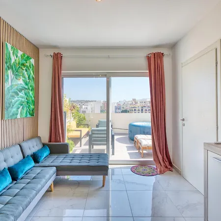 Apartment Designer 5 Star Garden Penthouse Hot Tub Marina Skyline *