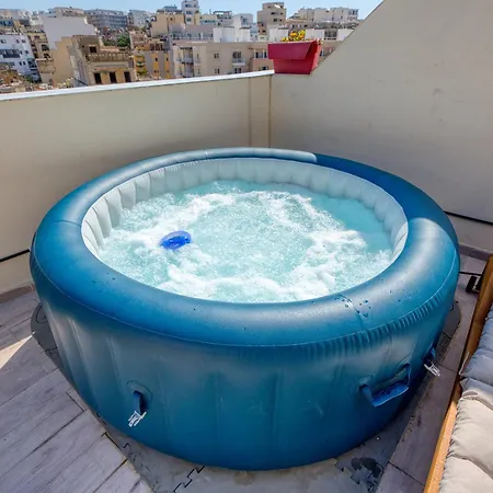 Designer 5 Star Garden Penthouse Hot Tub Marina Skyline * Msida
