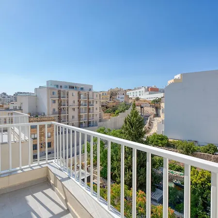 Designer 5 Star Garden Penthouse Hot Tub Marina Skyline Apartment Msida